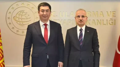 Ulaştırma ve Altyapı Bakanı Abdulkadir Uraloğlu ve Kırgızistan Ulaştırma ve İletişim Bakanı Tilek Tekebaev
